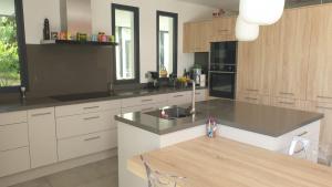 Villas Villa moderne avec jacuzzi, piscine et vue : photos des chambres