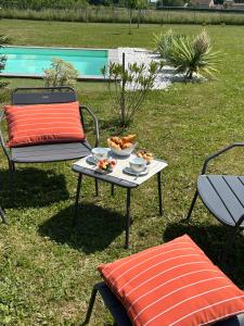 B&B / Chambres d'hotes Les Agapanthes chambres d hotes : photos des chambres