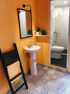 Large Window- Quiet- Old Quarter