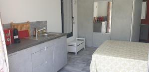 Villas Villa moderne avec jacuzzi, piscine et vue : photos des chambres