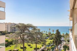 Cozy renovated apartment with sea view