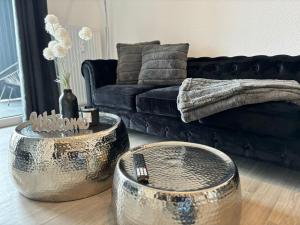 Charming Homes - Studio 10