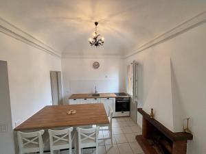 Rêve de Vacances Insolite Palais Lascaris Vue Montagne et Village Médiéval