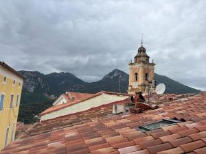 Appartements Reve de Vacances Insolite Palais Lascaris Vue Montagne et Village Medieval : photos des chambres