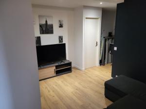 Chambre privée dans un appartement en colocation proche AEROPORT, GROUPAMA STADIUM, LDLC ARENA,EUROXPO,TRAMWAY