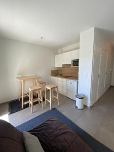 Appartements Appartement avec Balcon Immeuble Standing : photos des chambres