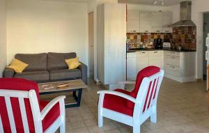 Maisons de vacances 2 Bedroom Stunning Home In Jard-Sur-Mer : photos des chambres