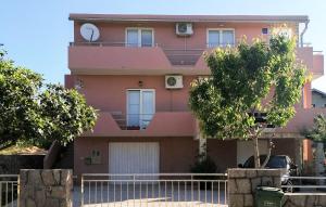 Three-Bedroom Apartment In Maslenica