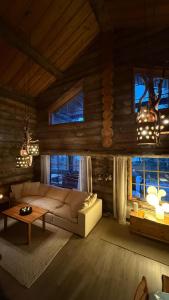 Kelokantola by the lake