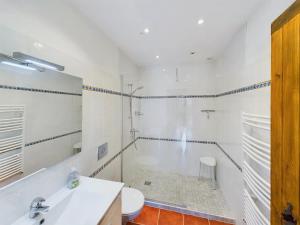 Maisons de vacances Villa Luxe avec Spa, Piscine Chauffee & Salle de Sport a Beauville : photos des chambres
