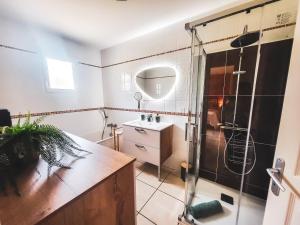 Villas Au coeur des vignes, Villa Aramonie, Piscine privee : photos des chambres
