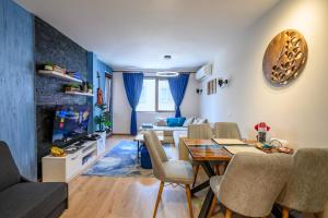 Top Center Retreat, Near AUBG FREE Parking