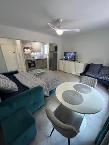 Grand Studio 4 couchages Gare routière et train station Plages et Casino à pied Nespresso Netflix fast Wifi