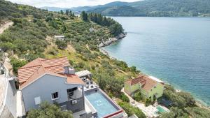 Villa Franka with pool and sea view