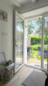 B&B / Chambres d'hotes Le Tigite B&B - Suite d'hotes avec entree privee, petit-dej autonome et linge fourni, lit Queen size et canape BZ, pour solo et duo prive ou pro : photos des chambres