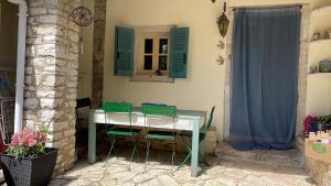 Tritzi House