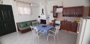 OYRANIA -Μαυροβούνι Γυθείου- Σπίτι με θέα