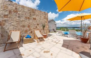 Amazing Home In Ugrinic