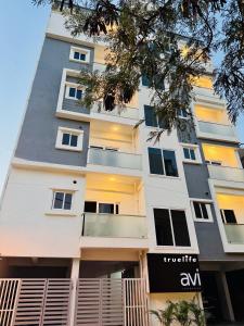 Truelife Whitefield - Premium 1 BHK Apartments - Prime location - Easy access to Main Rd - Metro - ITPL - Fast WiFi - Kitchen - Smart TV - Power backup - Park - Garden views