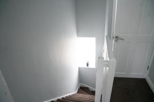 Entire Two Bedroom House London With Parking