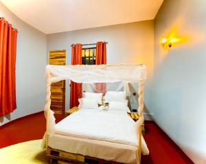 LUCKY MONKEY Lodge