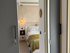 Romance Marine , face à la mer