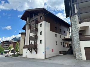 Appartement spacieux 4 chambres, pieds pistes, parking inclus - FR-1-642-4