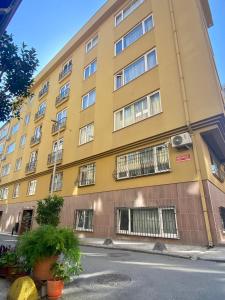 Central & Spacious Flat - No5