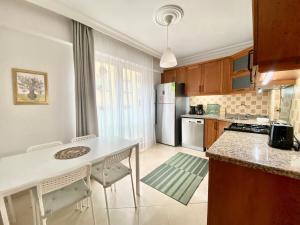 Central & Spacious Flat - No5