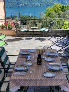 Casa Intignano - appartamento con terrazzo vista lago