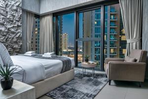 Full Burj Kalifa and Dubai Fountain Views