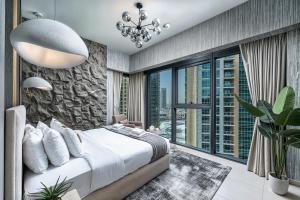 Full Burj Kalifa and Dubai Fountain Views