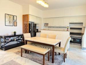 Marassi - Luxurious Twin House with Garden