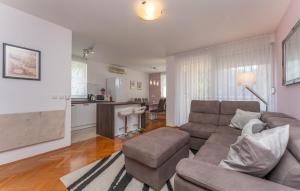 Beautiful Apartment In Biograd Na Moru 