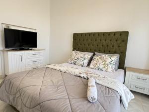 Marassi - Luxurious Twin House with Garden