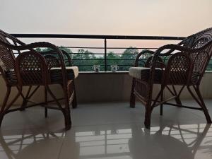 Modern Penthouse in Natures Lap - Family Only