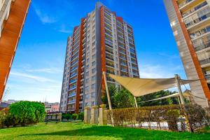 Central Deluxe by RH Living