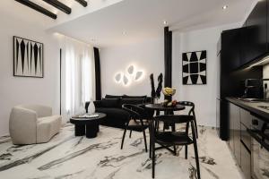 Naxos Petite In Town