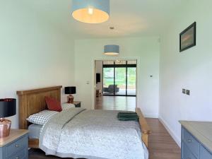 Spacious 4 double bed rural escape