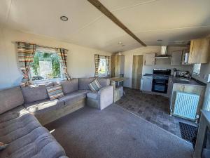 Lovely 6 Berth Caravan At Cherry Tree Holiday Park, Ref 70403C