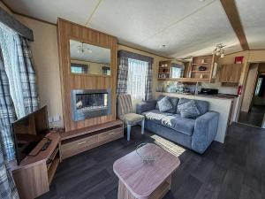 Beautiful 8 Berth Caravan At Cherry Tree Holiday Park In Norfolk Ref 70803C