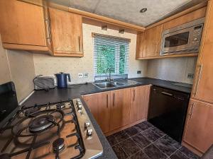 6 Berth Caravan With Decking At Cherry Tree Park In Norfolk Ref 70014G