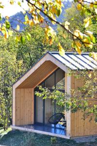 Tinutul Luanei Village