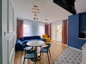 Pogonowskiego 73 - Blue Design Apartment 8 Guests, Terrace & Parking CHILLINLODZ