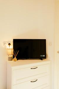 Modern 4 Bed Apartment - Cardiff City Centre - Free Parking