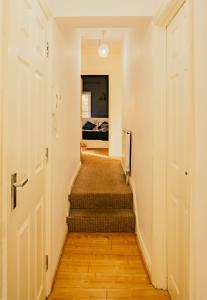 Modern 4 Bed Apartment - Cardiff City Centre - Free Parking