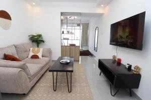 Stylish 1BR in Kilimani with Nairobi City Views from the 15th Floor