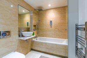Luxury Old Brompton Retreat Sleeps 6 London
