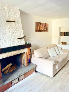 Rustico di Pietra con Camino nel Borgo Antico