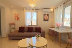 Bella Bianca , 200m from central square